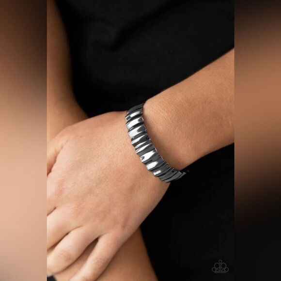 Across the Heir-Waves Black Bracelet (31) - Picture 1 of 2